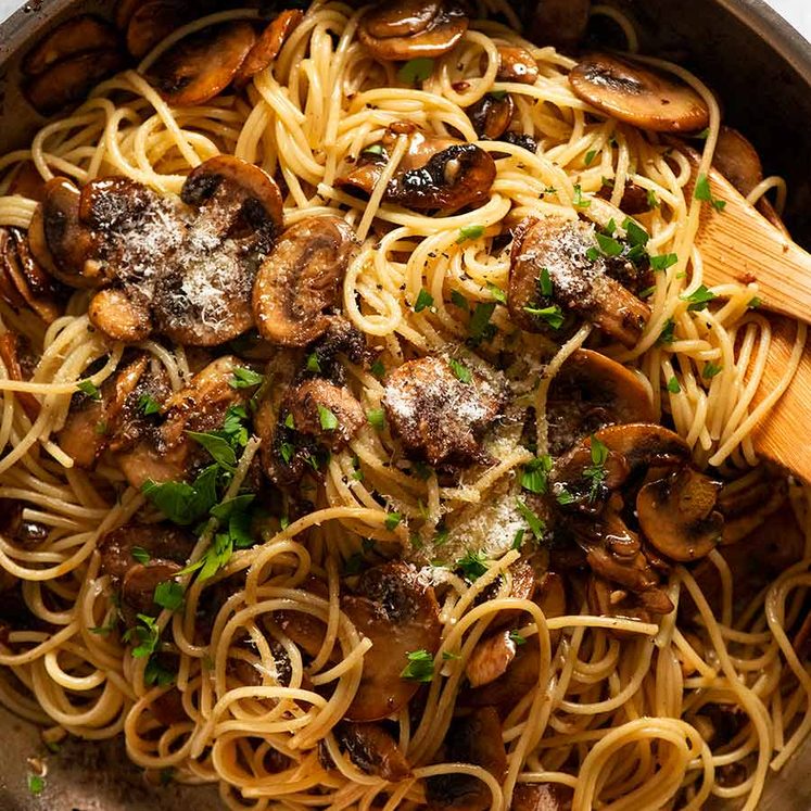 Skillet with spaghetti and mushrooms