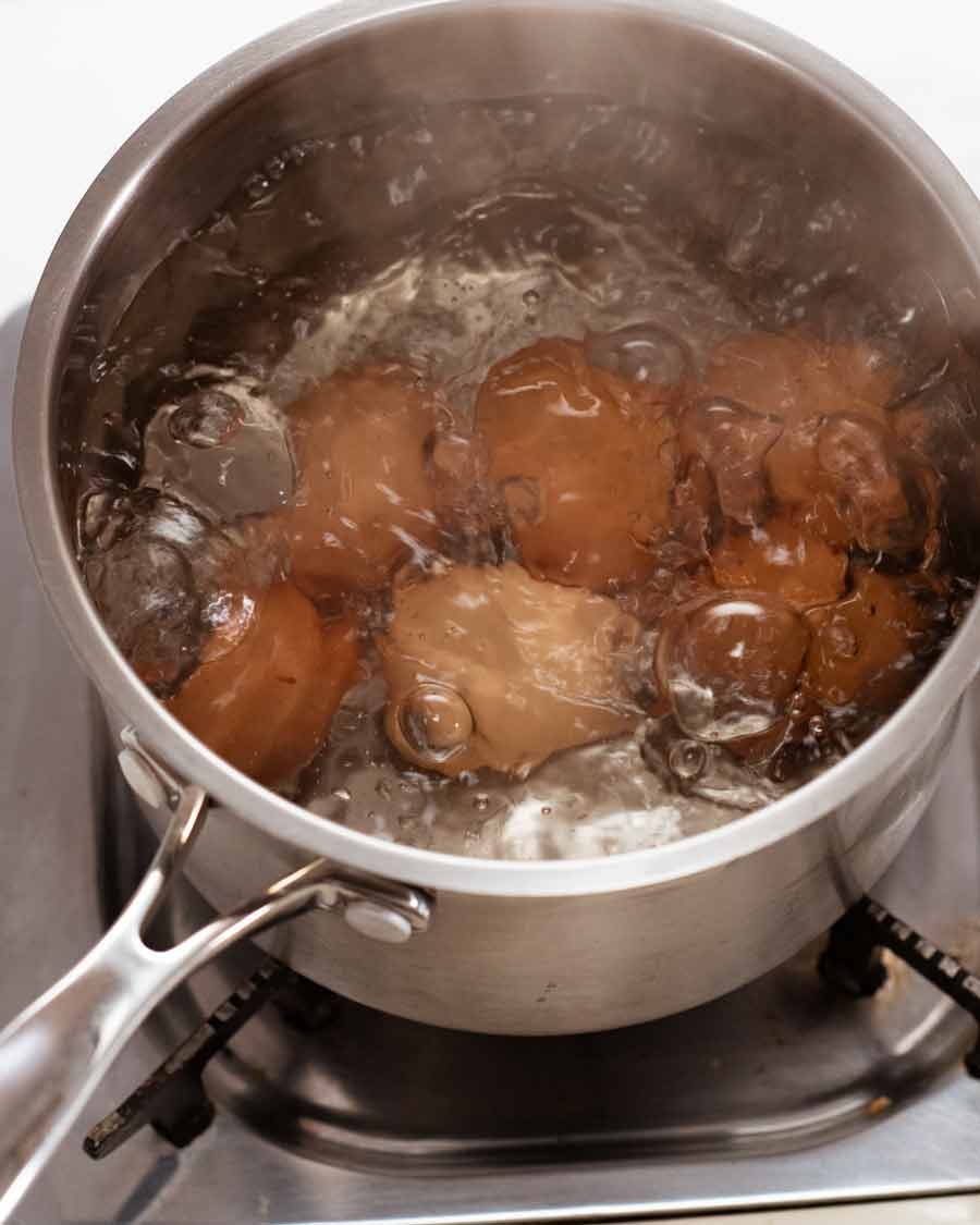 Boiling eggs