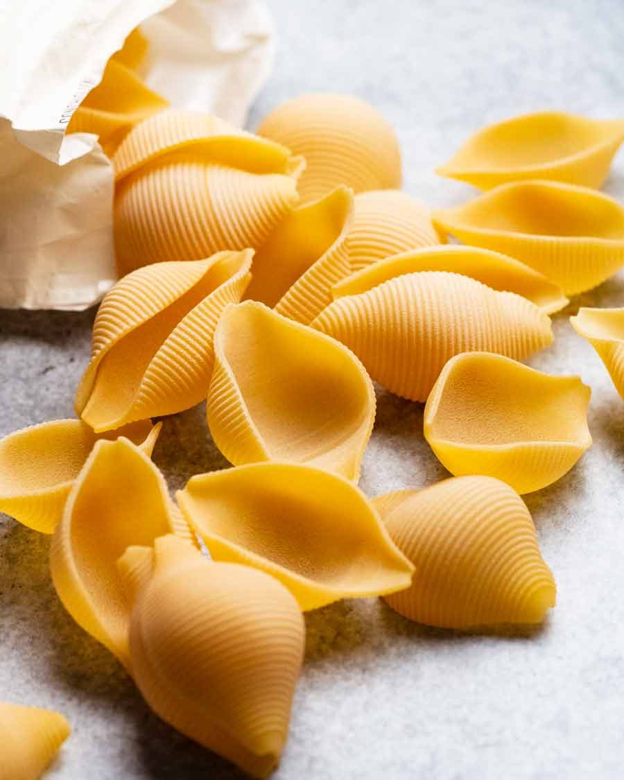 Jumbo pasta shells (conchiglioni)