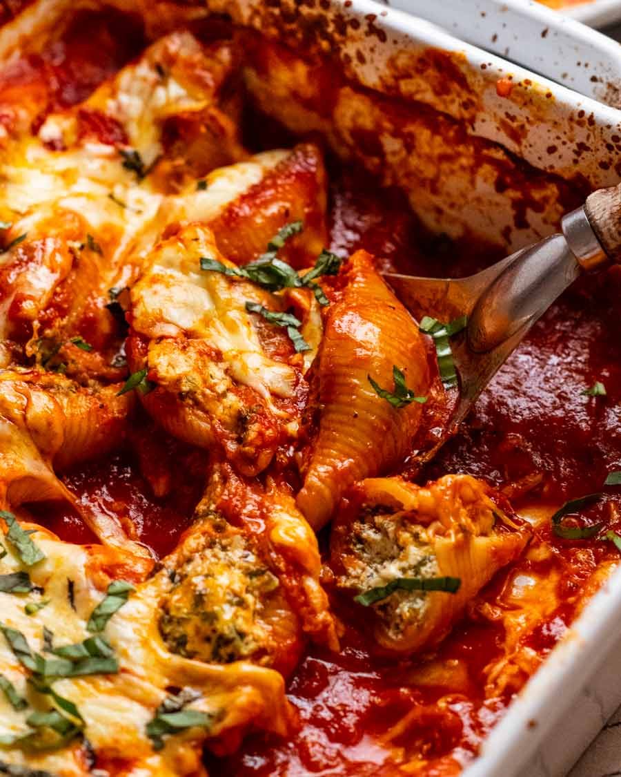 Close up photo of Spinach ricotta stuffed shells