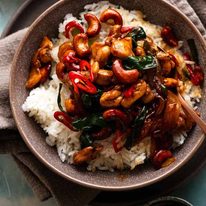 Close up photo of Thai Cashew Chicken Stir Fry