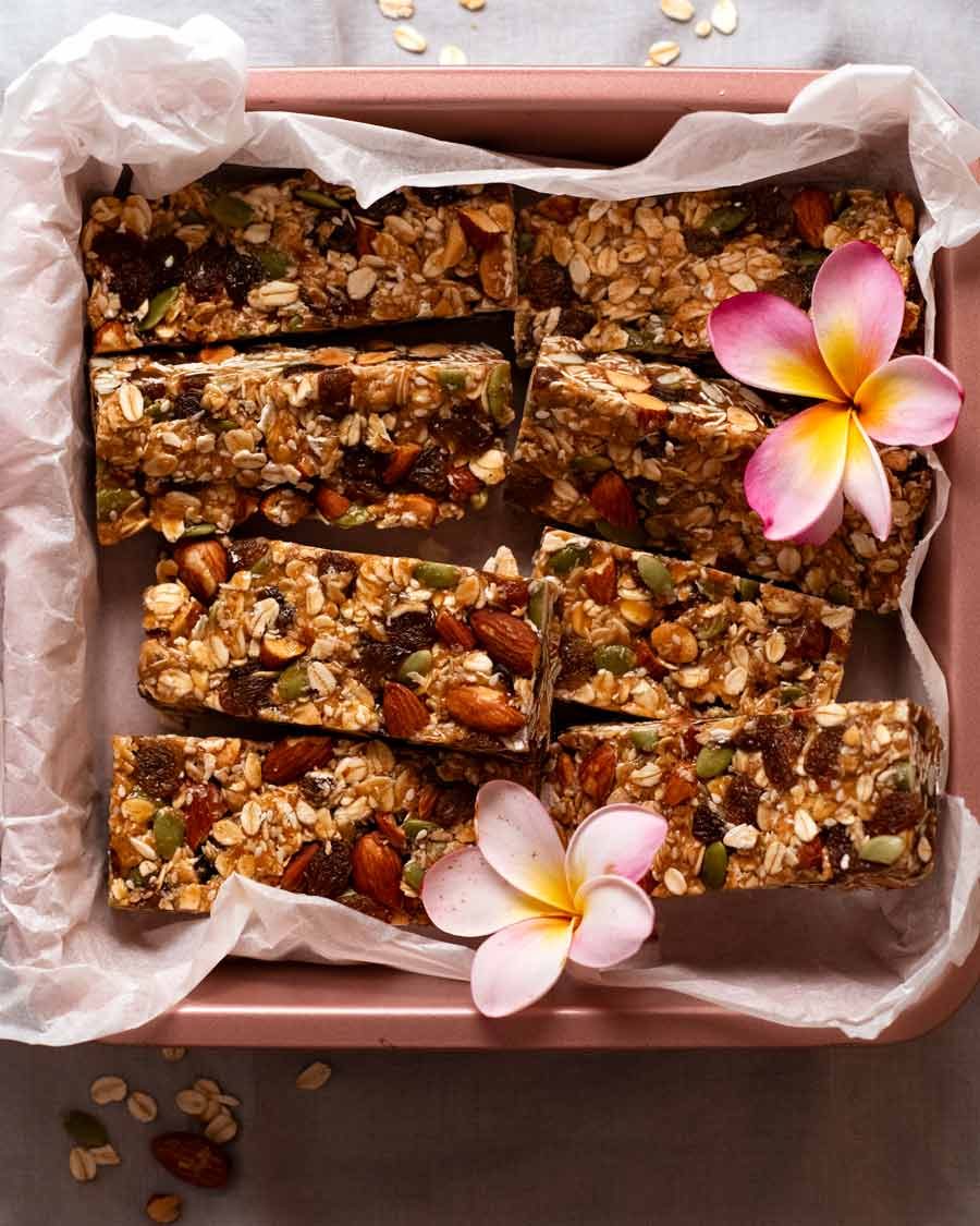 Overhead photo of Muesli bars (granola bars)