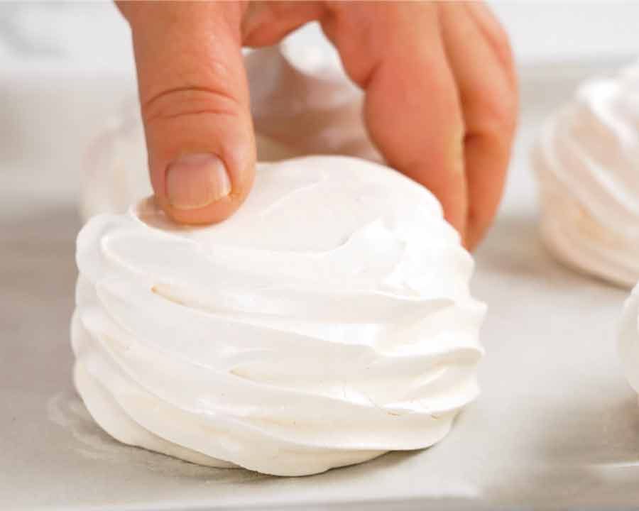 cooked-mini-pavlova-plain