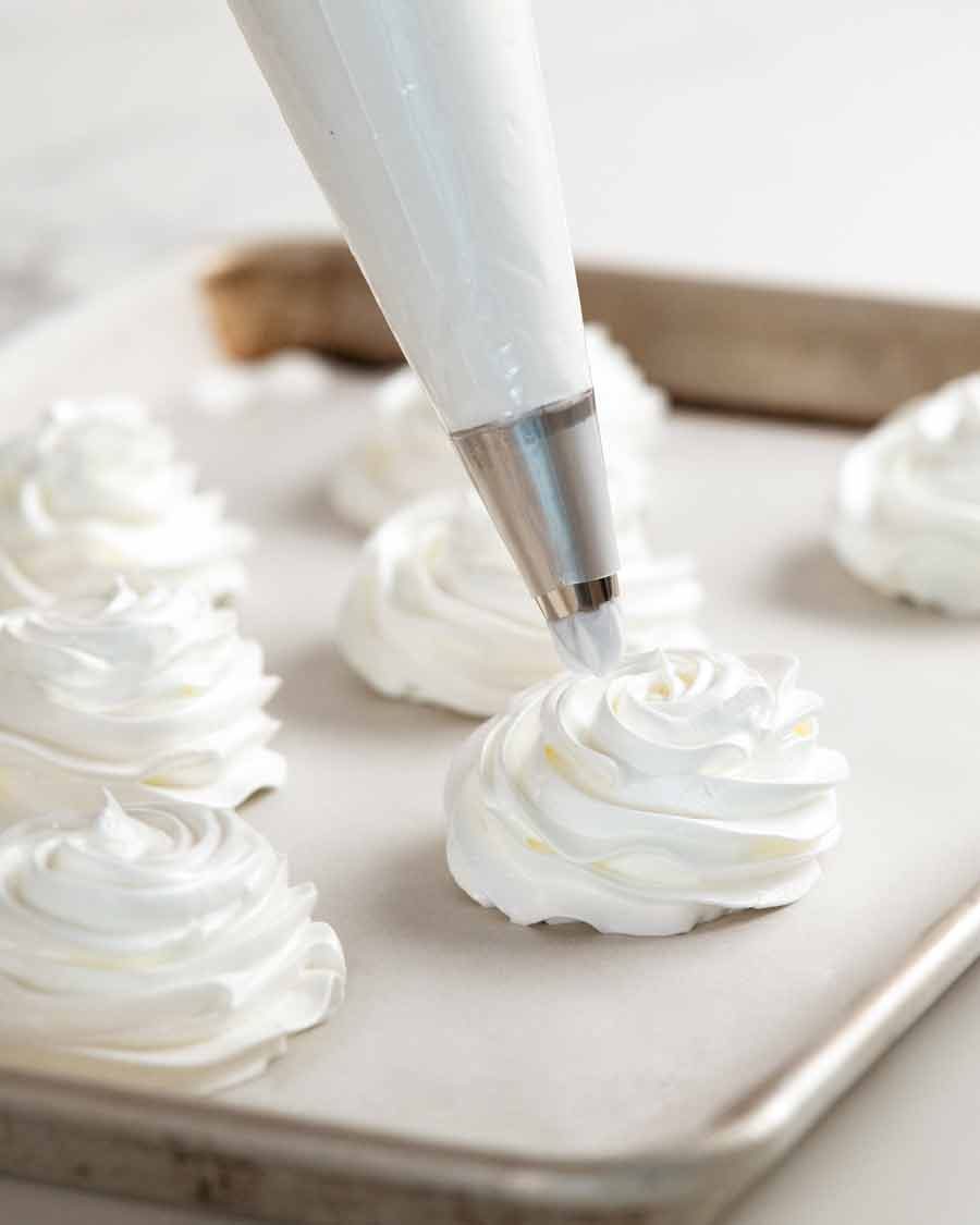 mini-pavlovas_1 Piping Mini Pavlovas