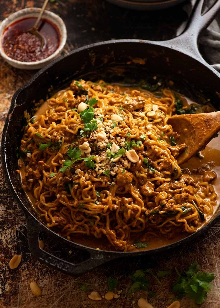 12-minute-thai-chicken-noodles_8 Thai Chicken Peanut Noodles in a skillet, freshly made ready to be served