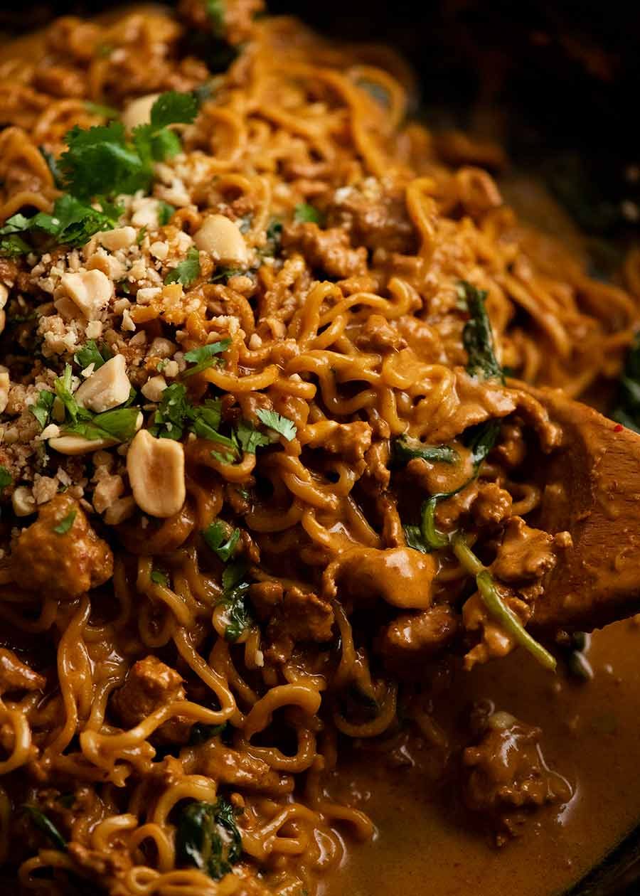 12-minute-thai-chicken-noodles_9 Close up of Thai Chicken Peanut Noodles