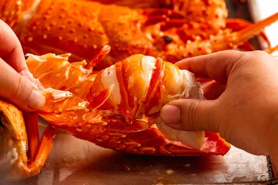 how-to-remove-lobster-meat_6 How to remove shell from lobster