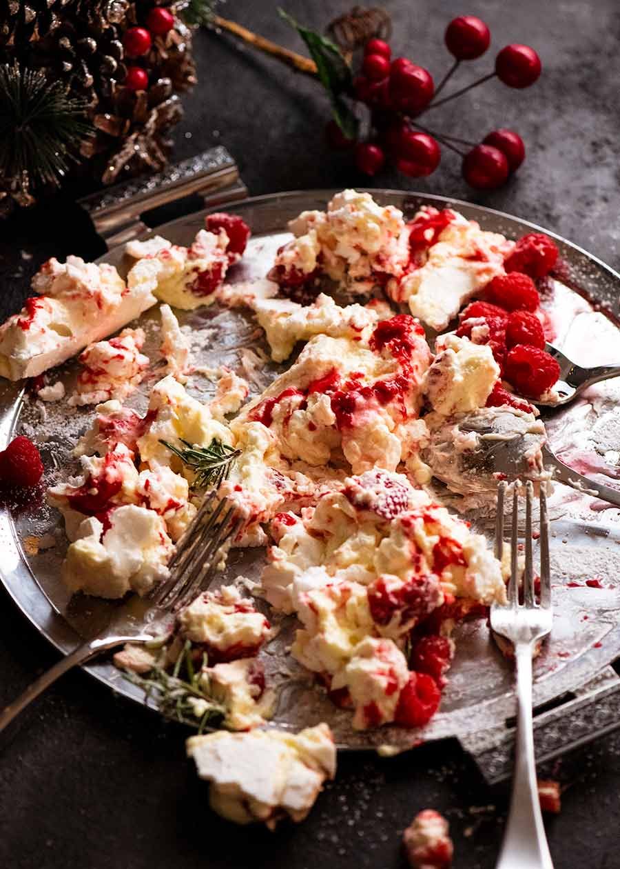 pavlova-christmas-tree_1 Slaughtered Pavlova Christmas Tree Dessert!