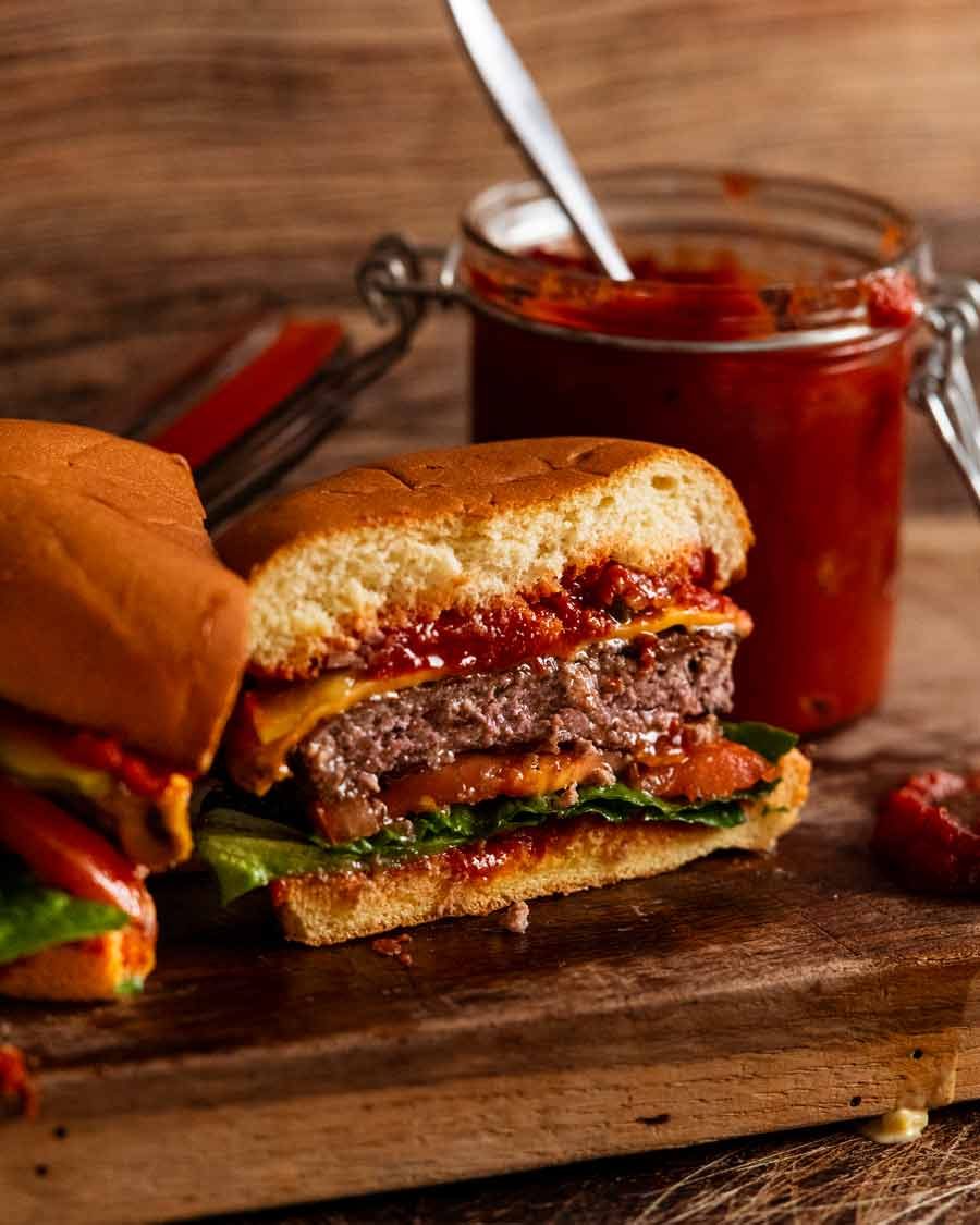 cheeseburger-with-tomato-chutney-burger-sauce_6 Hamburger with quick tomato chutney burger sauce