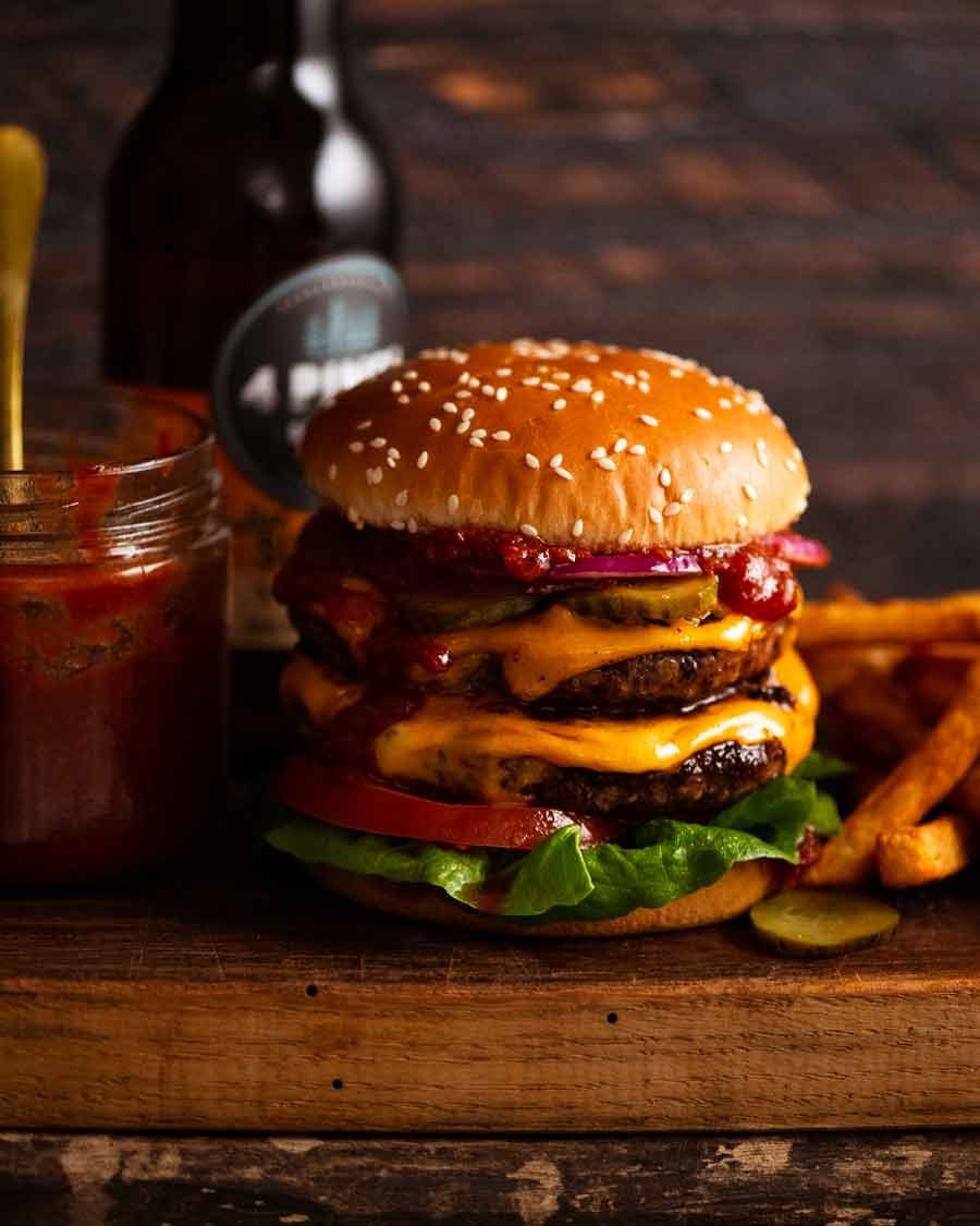 double-cheeseburgers_0-1 Double cheeseburger with tomato chutney sauce