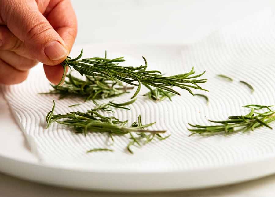 dried-rosemary Rosemary dried in microwave