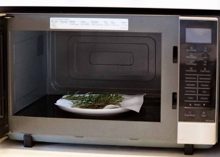 drying-rosemary-in-microwave Drying rosemary in microwave for rosemary salt