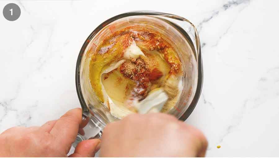 how-to-make-special-burger-sauce-pink Mixing Special burger sauce for hamburgers