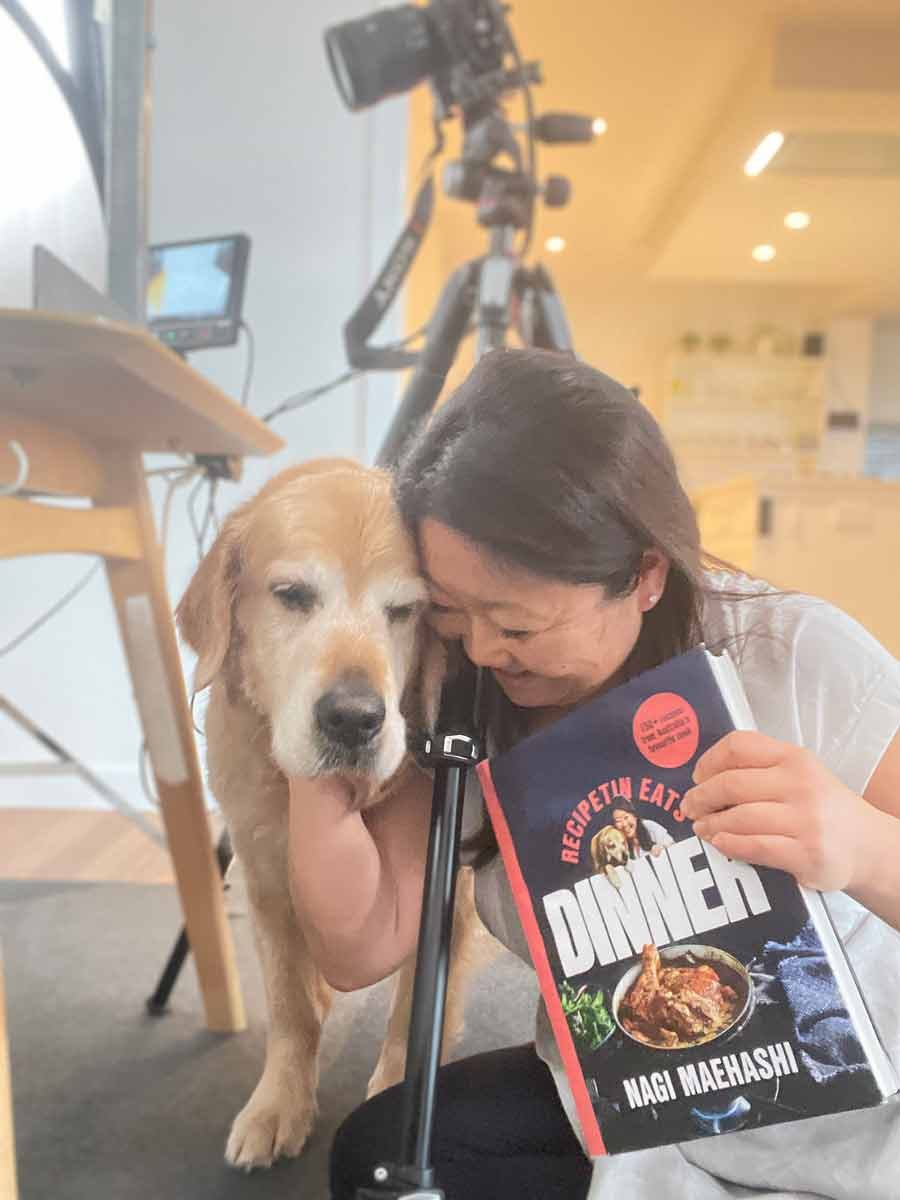 nagi-cuddling-dozer-under-tripod