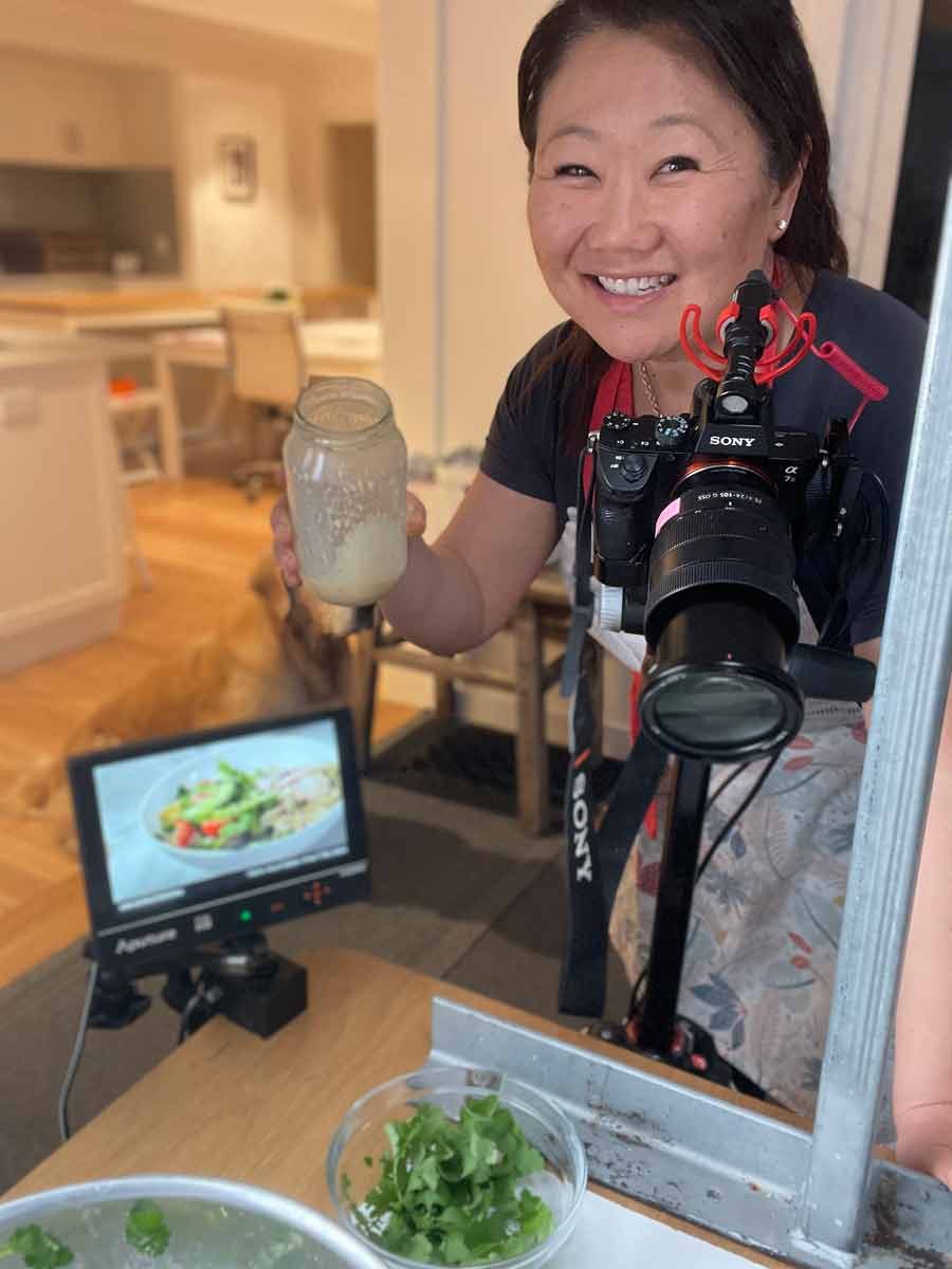 nagi-filming-recipe-video