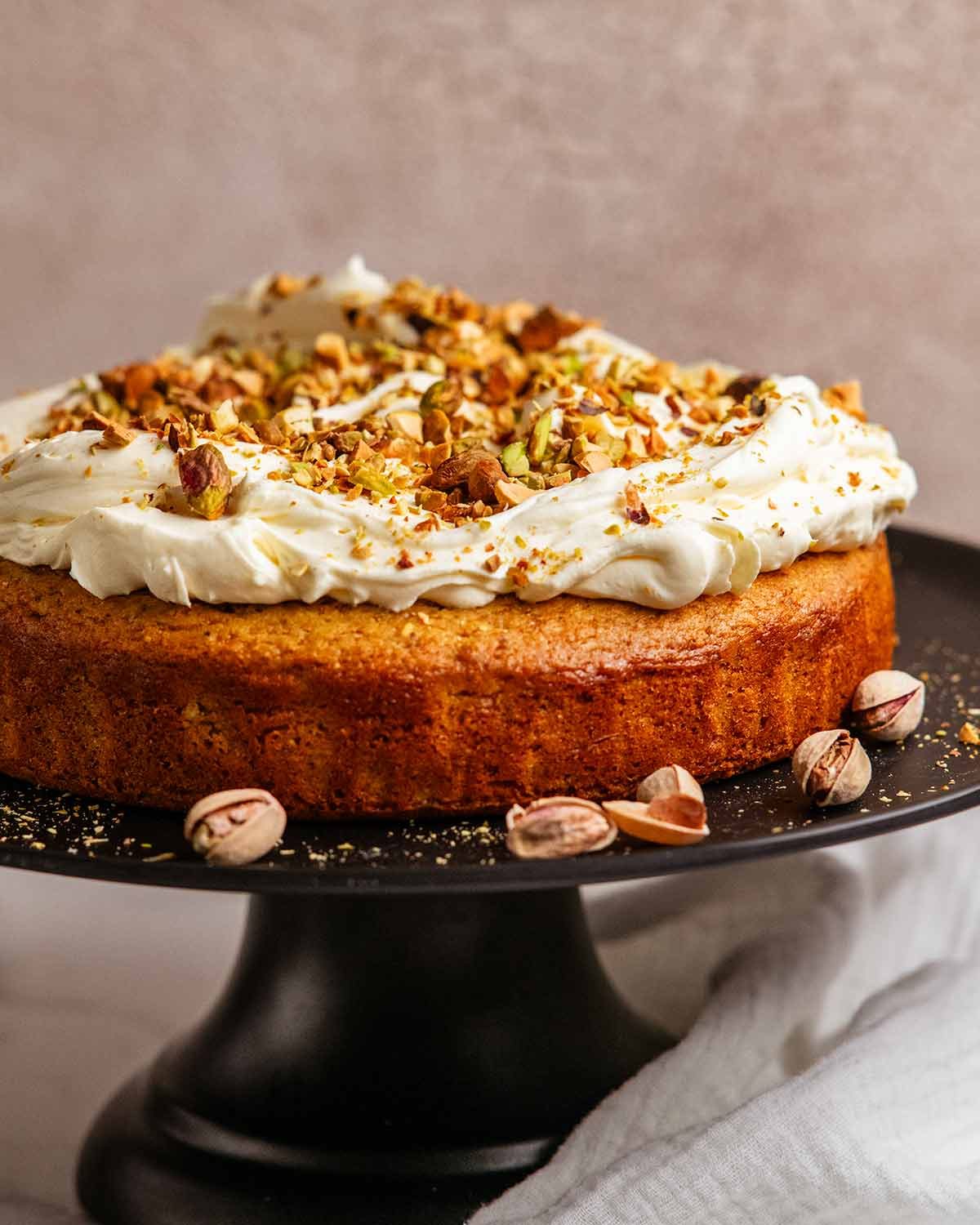 pistachio-cake_5-2 Pistachio cake on a cake stand