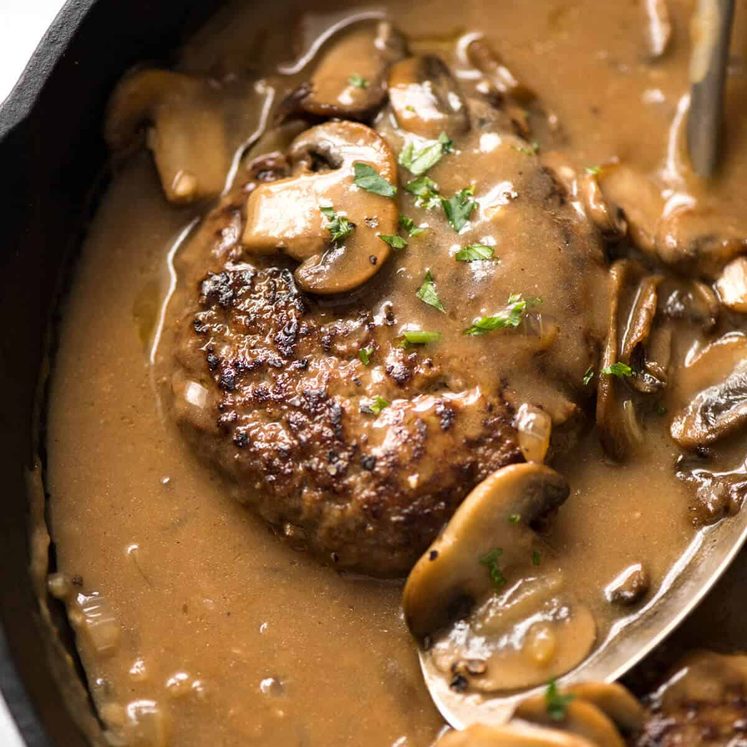 salisbury-steak-2 Salisbury Steak recipe in skillet.