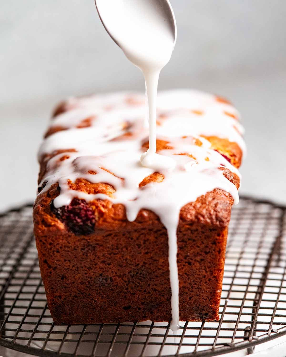 white-chocolate-raspberry-loaf_8 Glazing White chocolate raspberry loaf (quick bread)