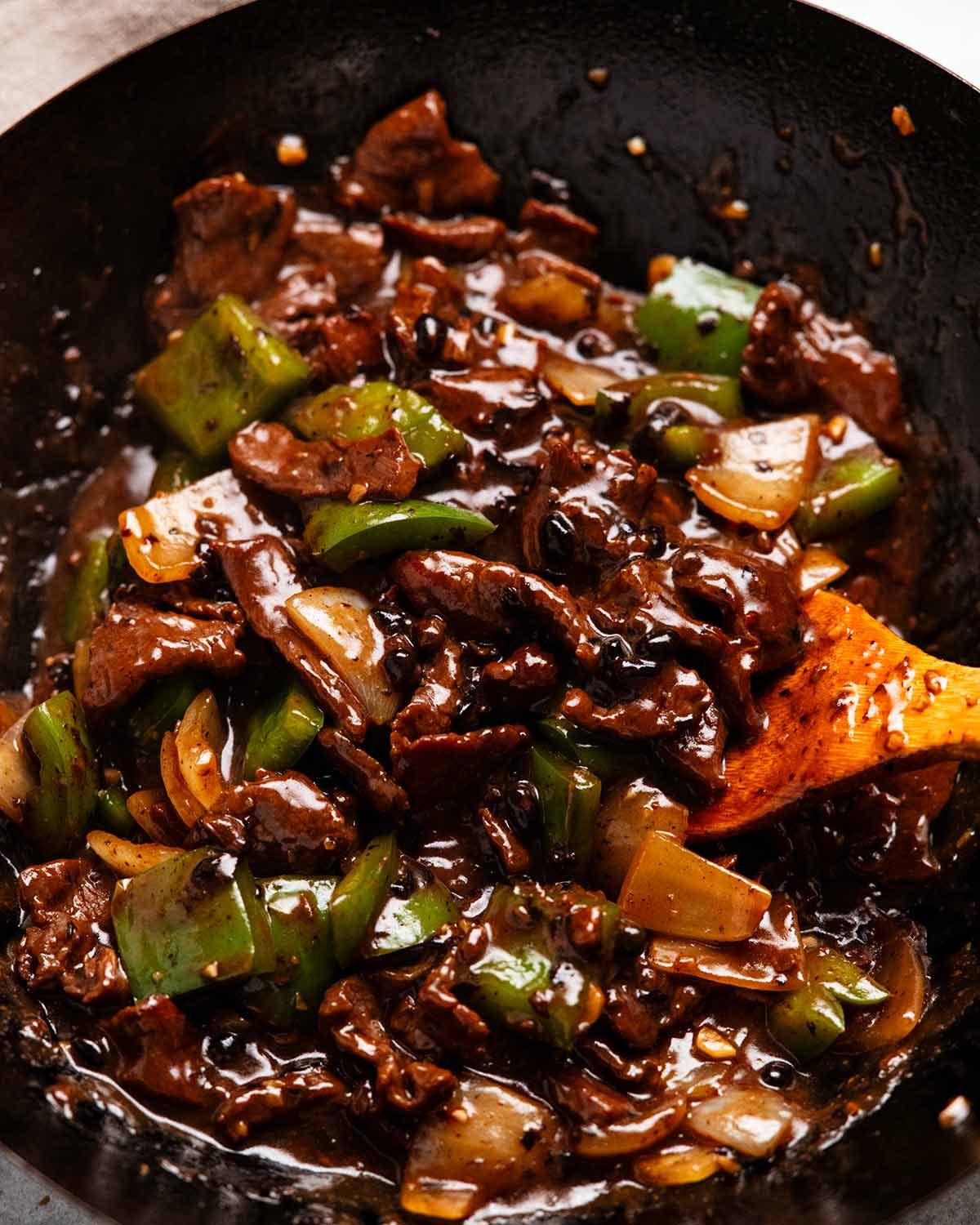 beef-in-black-bean-sauce_6 Beef in black bean sauce in a wok